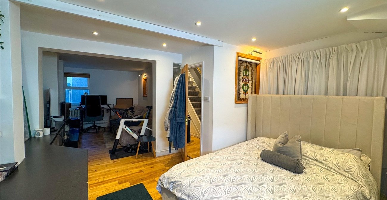 4 bedroom house for sale in Plumstead Common | Robinson Jackson