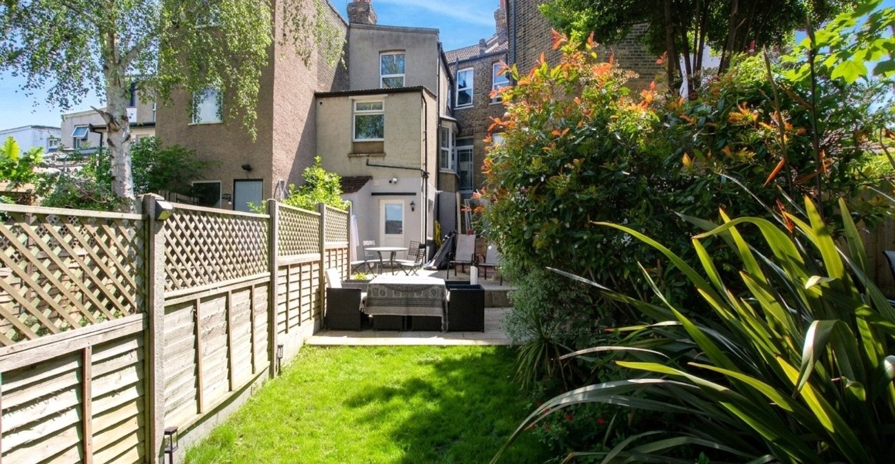 4 bedroom house for sale in Plumstead Common | Robinson Jackson