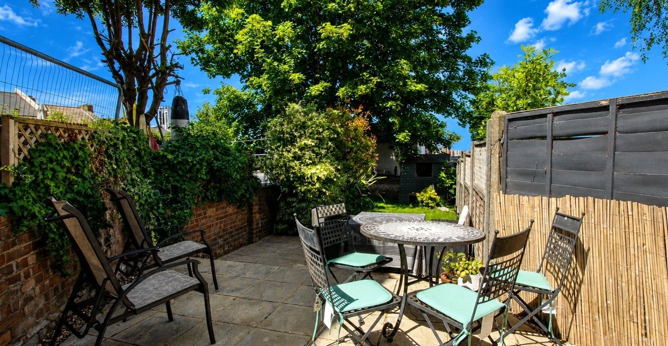 4 bedroom house for sale in Plumstead Common | Robinson Jackson