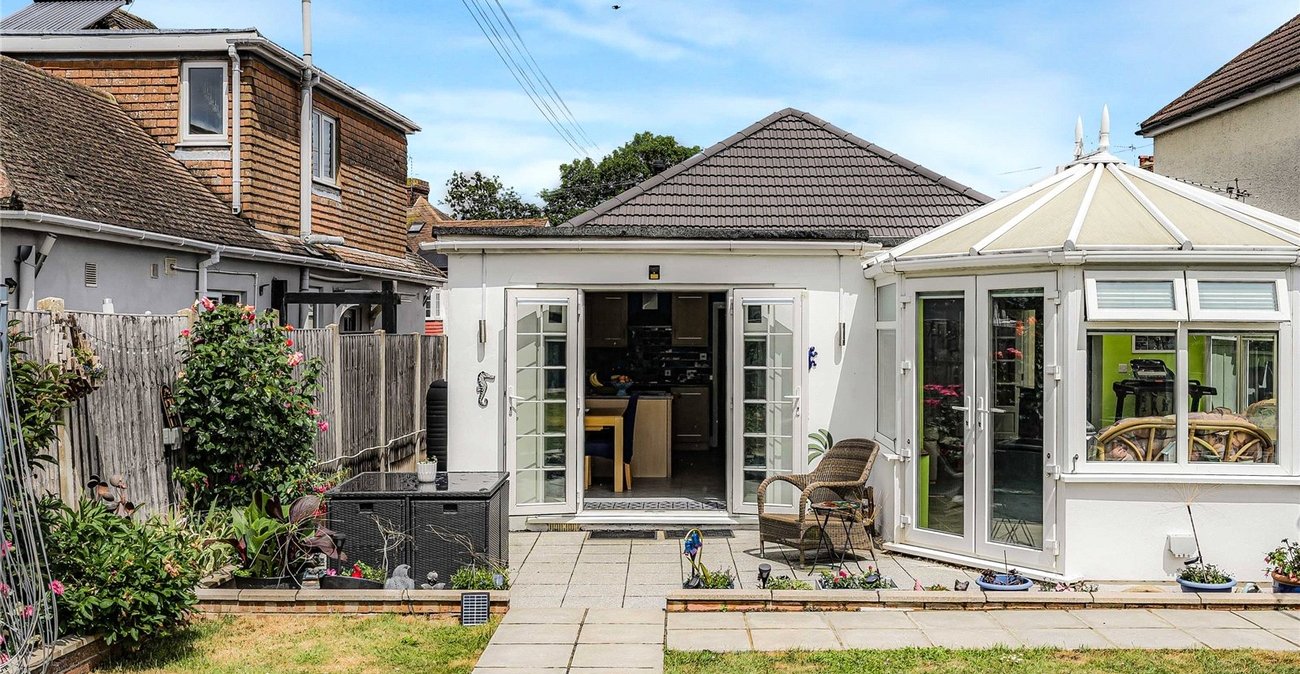 2 bedroom property for sale in Greenhithe | Robinson Jackson