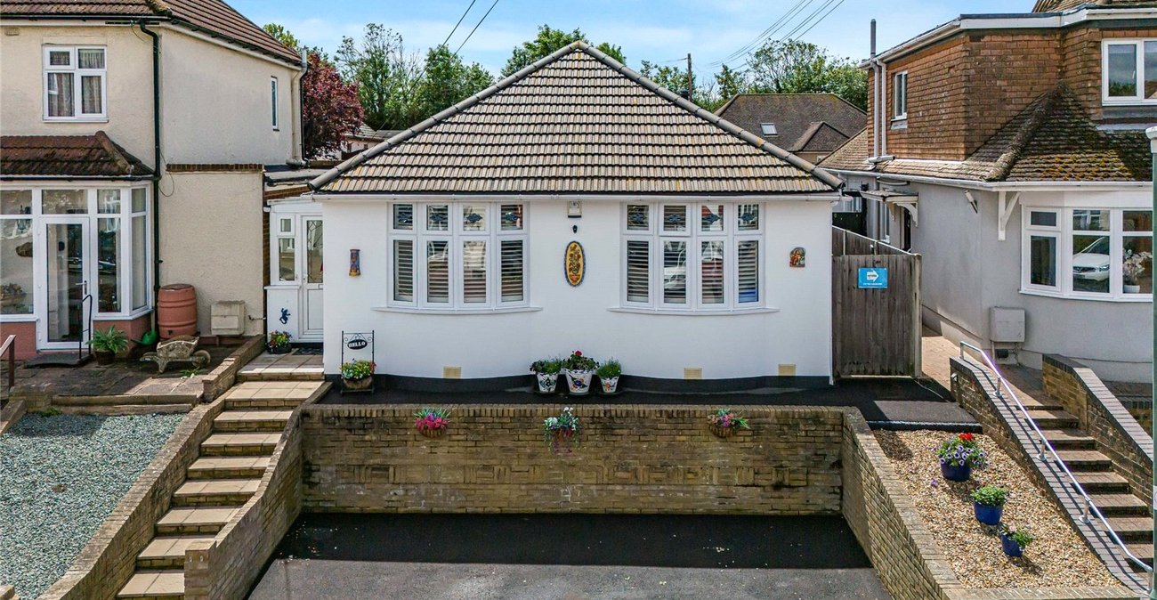 2 bedroom property for sale in Greenhithe | Robinson Jackson