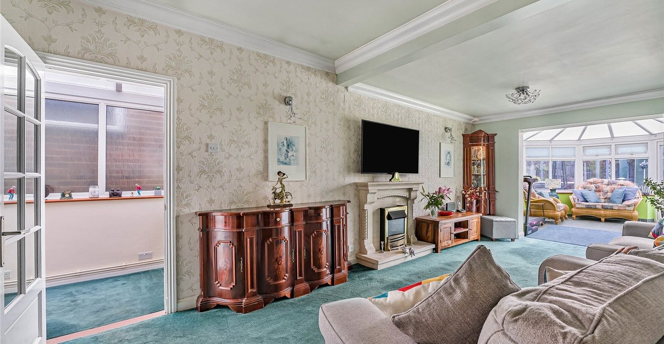 2 bedroom property for sale in Greenhithe | Robinson Jackson