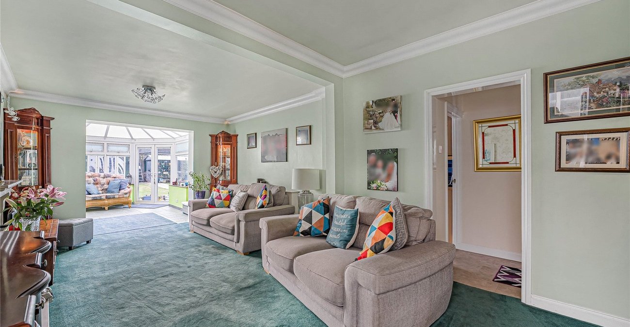 2 bedroom property for sale in Greenhithe | Robinson Jackson
