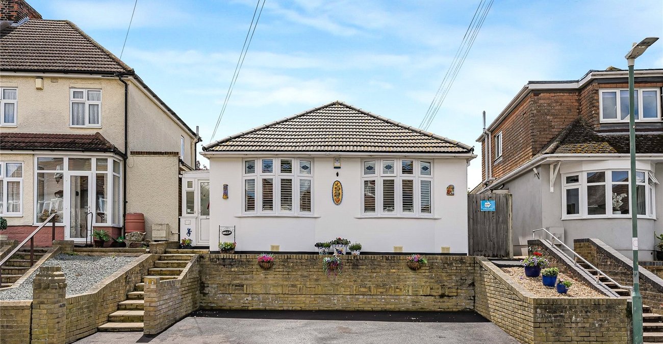 2 bedroom property for sale in Greenhithe | Robinson Jackson