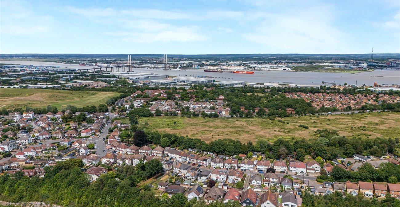 2 bedroom property for sale in Greenhithe | Robinson Jackson