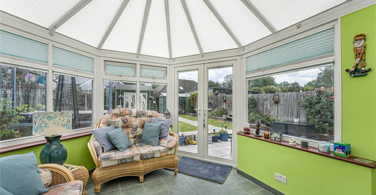 2 bedroom property for sale in Greenhithe | Robinson Jackson