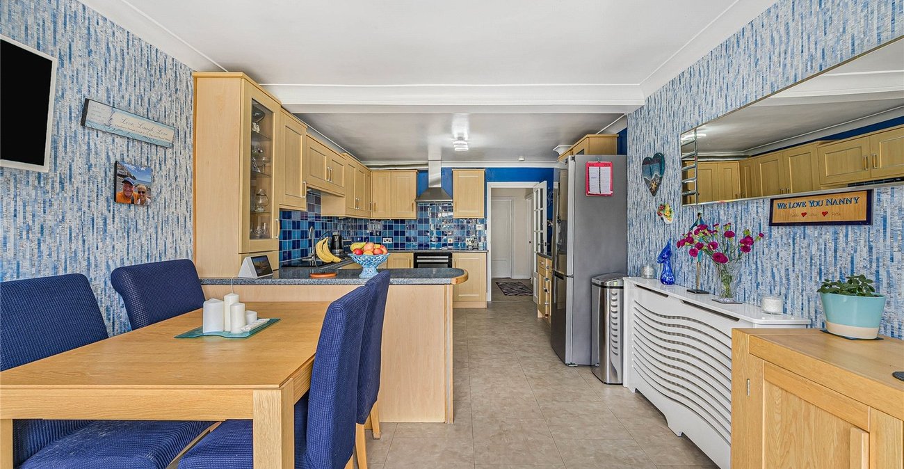 2 bedroom property for sale in Greenhithe | Robinson Jackson