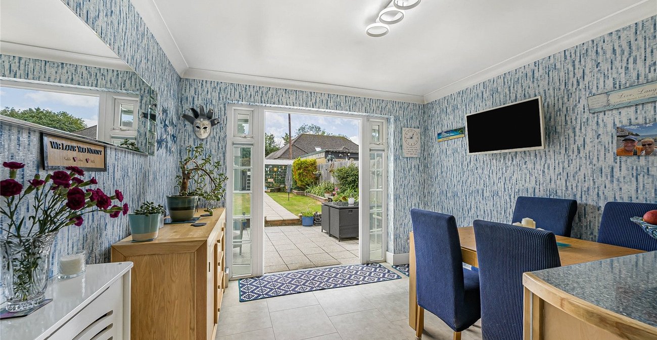 2 bedroom property for sale in Greenhithe | Robinson Jackson