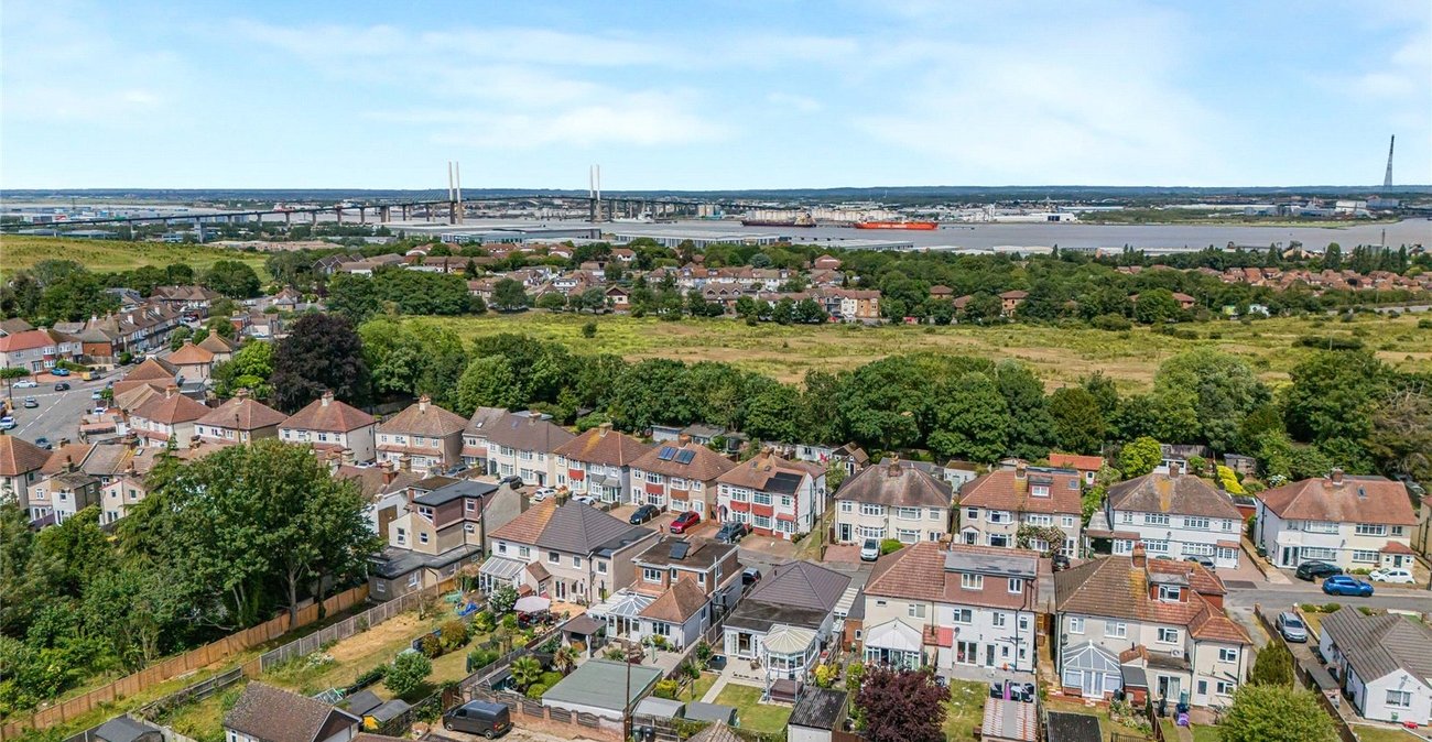 2 bedroom property for sale in Greenhithe | Robinson Jackson
