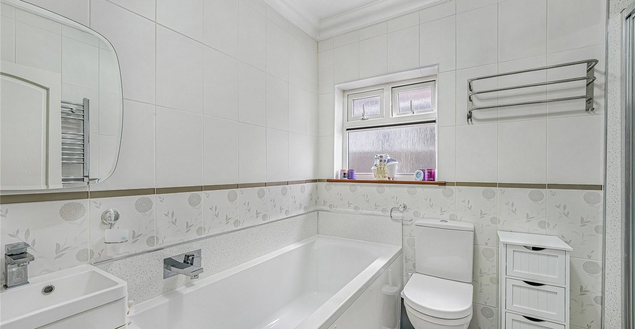 2 bedroom property for sale in Greenhithe | Robinson Jackson