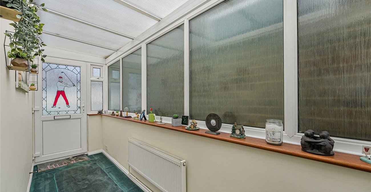2 bedroom property for sale in Greenhithe | Robinson Jackson