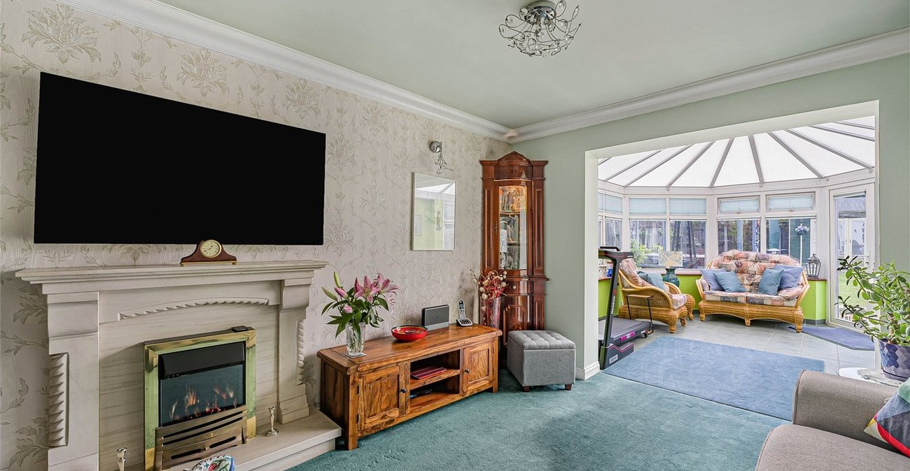 2 bedroom property for sale in Greenhithe | Robinson Jackson