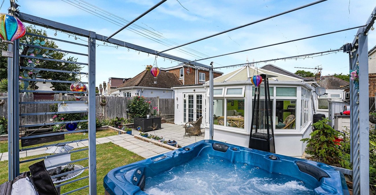2 bedroom property for sale in Greenhithe | Robinson Jackson