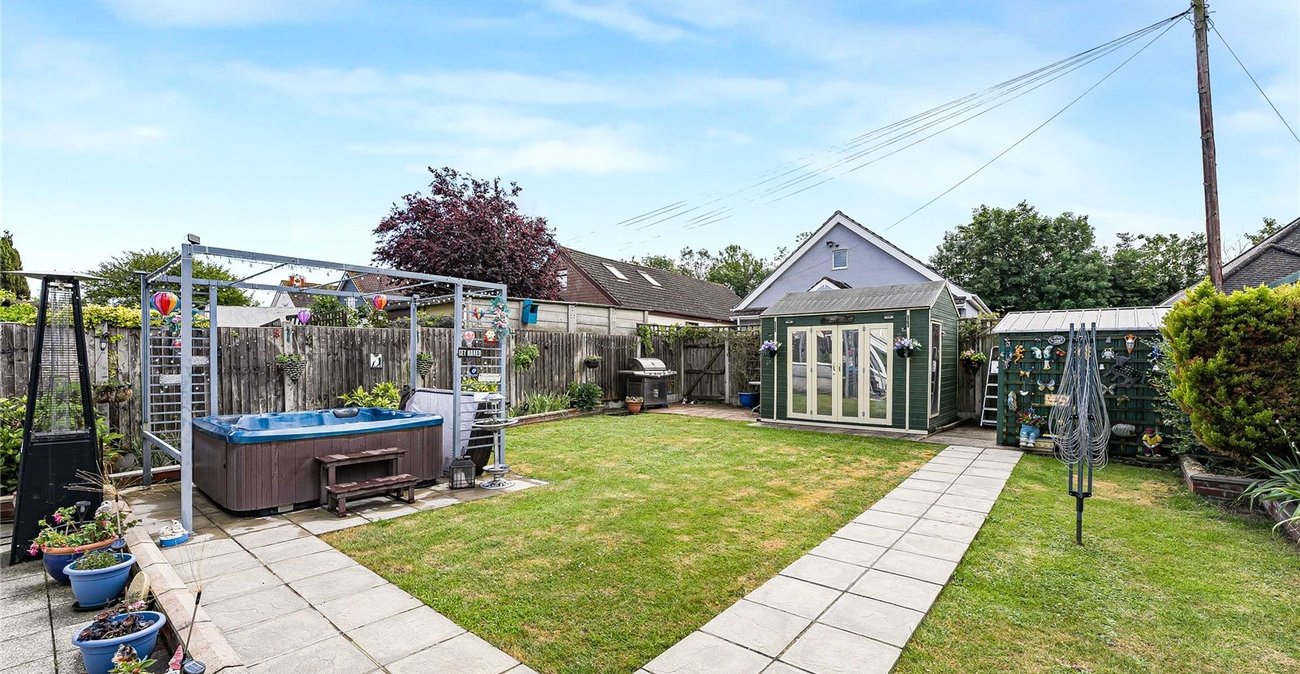 2 bedroom property for sale in Greenhithe | Robinson Jackson