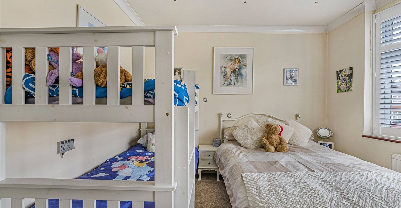 2 bedroom property for sale in Greenhithe | Robinson Jackson