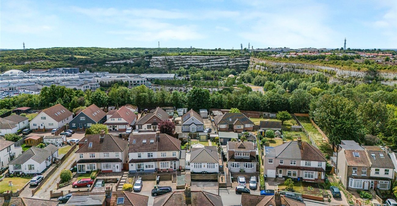 2 bedroom property for sale in Greenhithe | Robinson Jackson