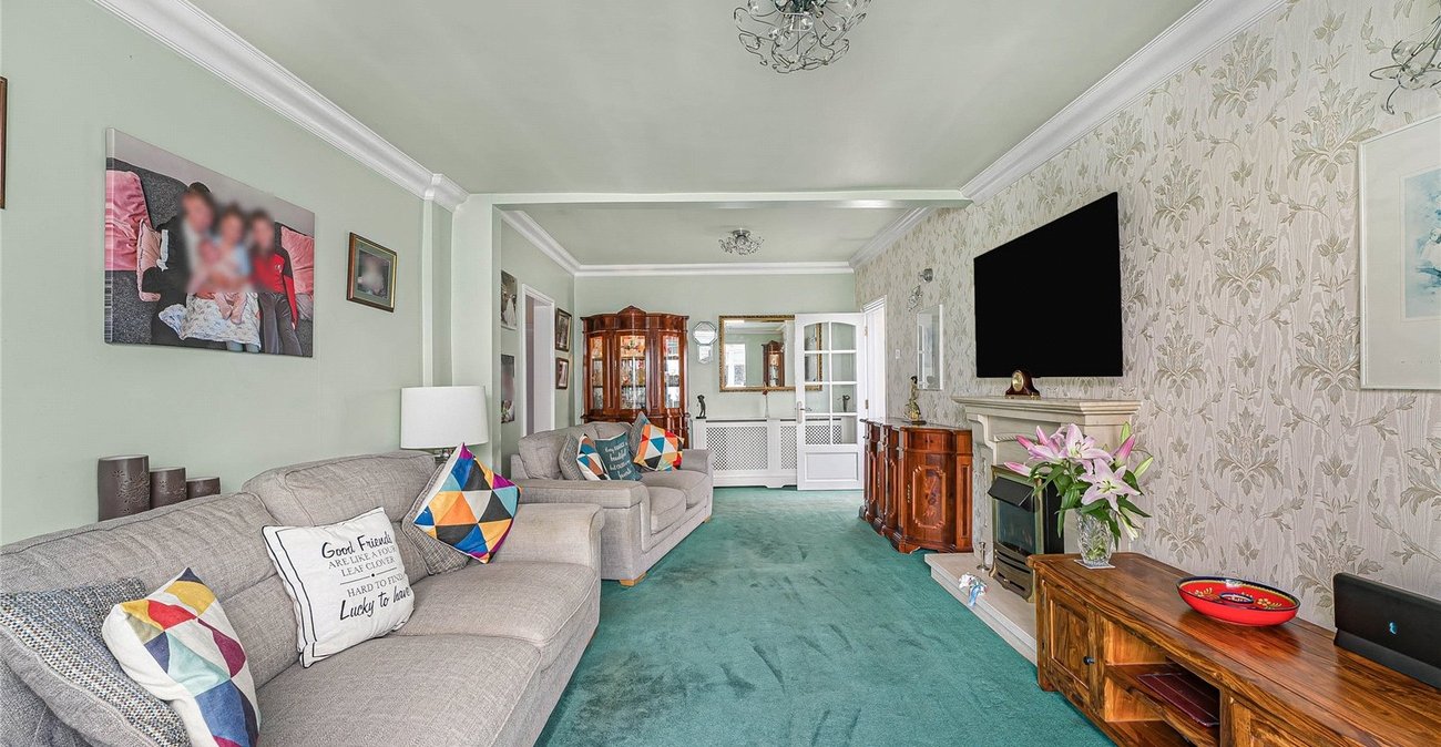 2 bedroom property for sale in Greenhithe | Robinson Jackson