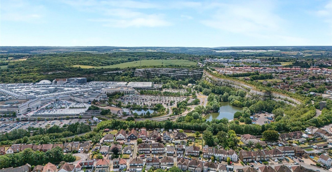 2 bedroom property for sale in Greenhithe | Robinson Jackson