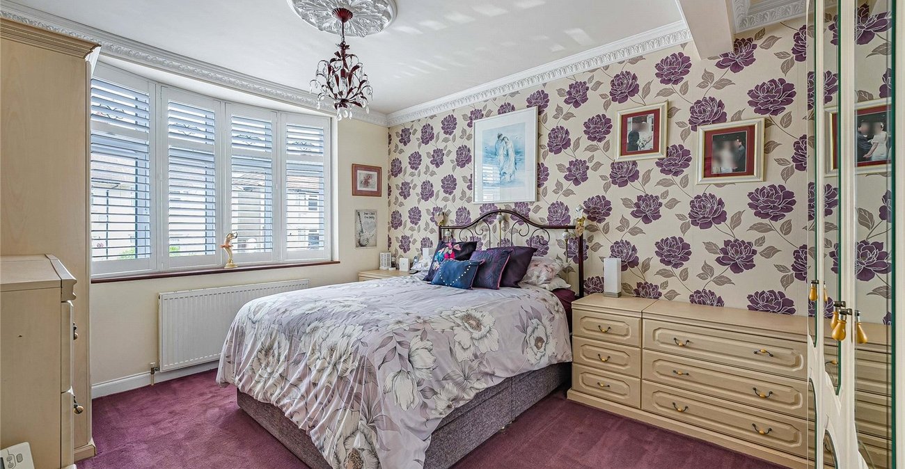 2 bedroom property for sale in Greenhithe | Robinson Jackson