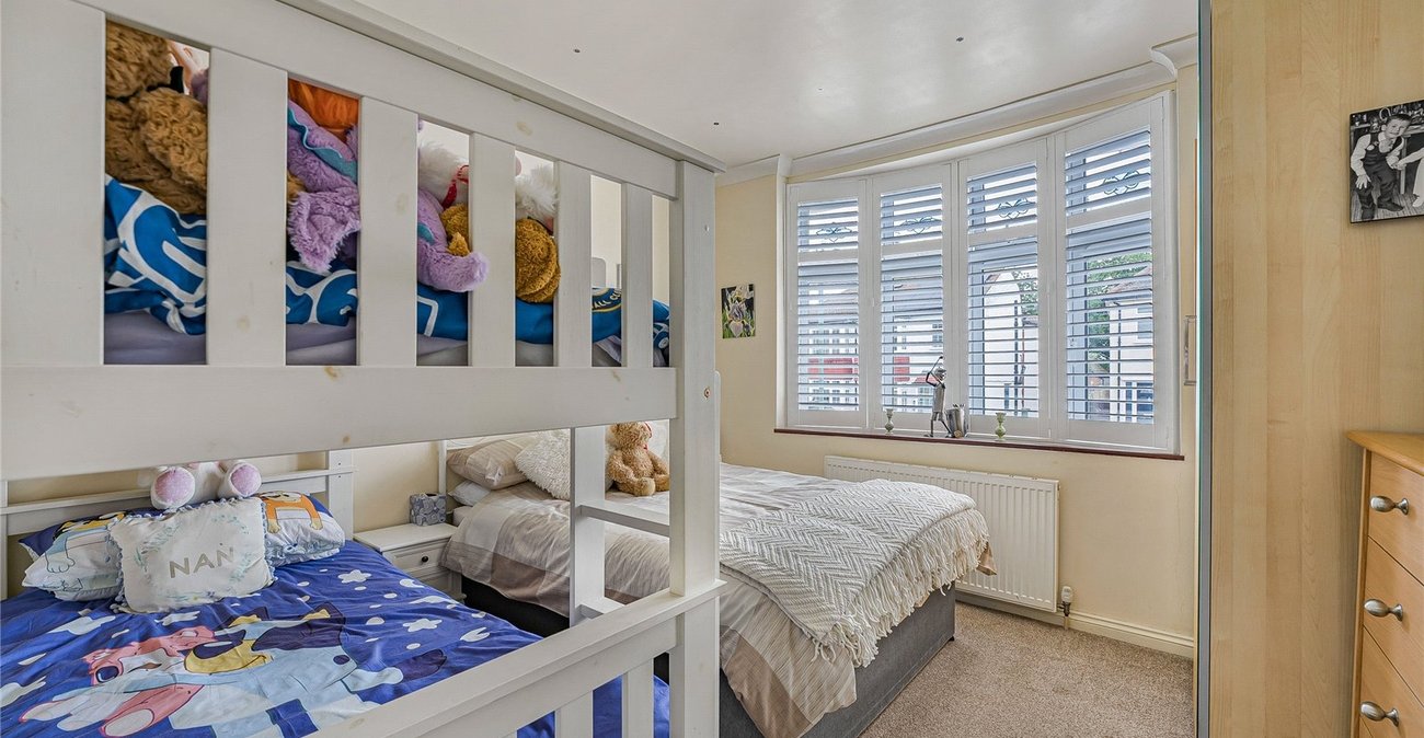 2 bedroom property for sale in Greenhithe | Robinson Jackson
