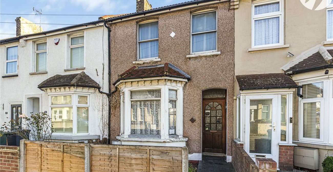 2 bedroom house for sale in Greenhithe | Robinson Jackson
