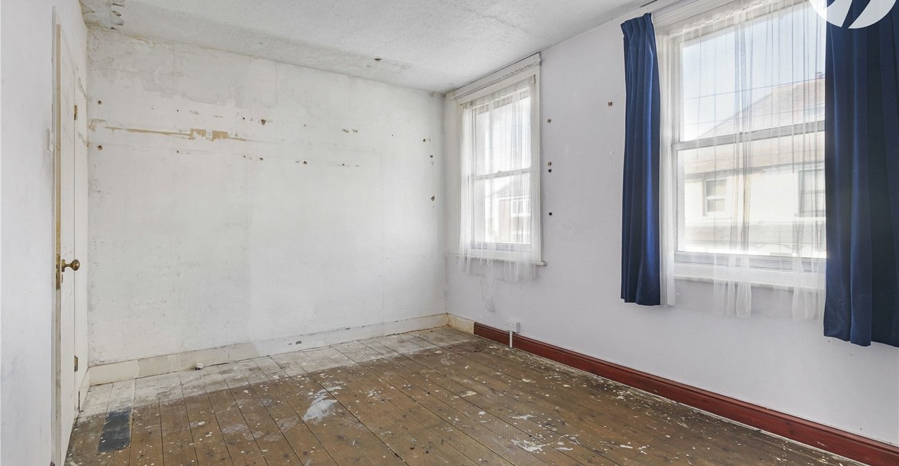 2 bedroom house for sale in Greenhithe | Robinson Jackson