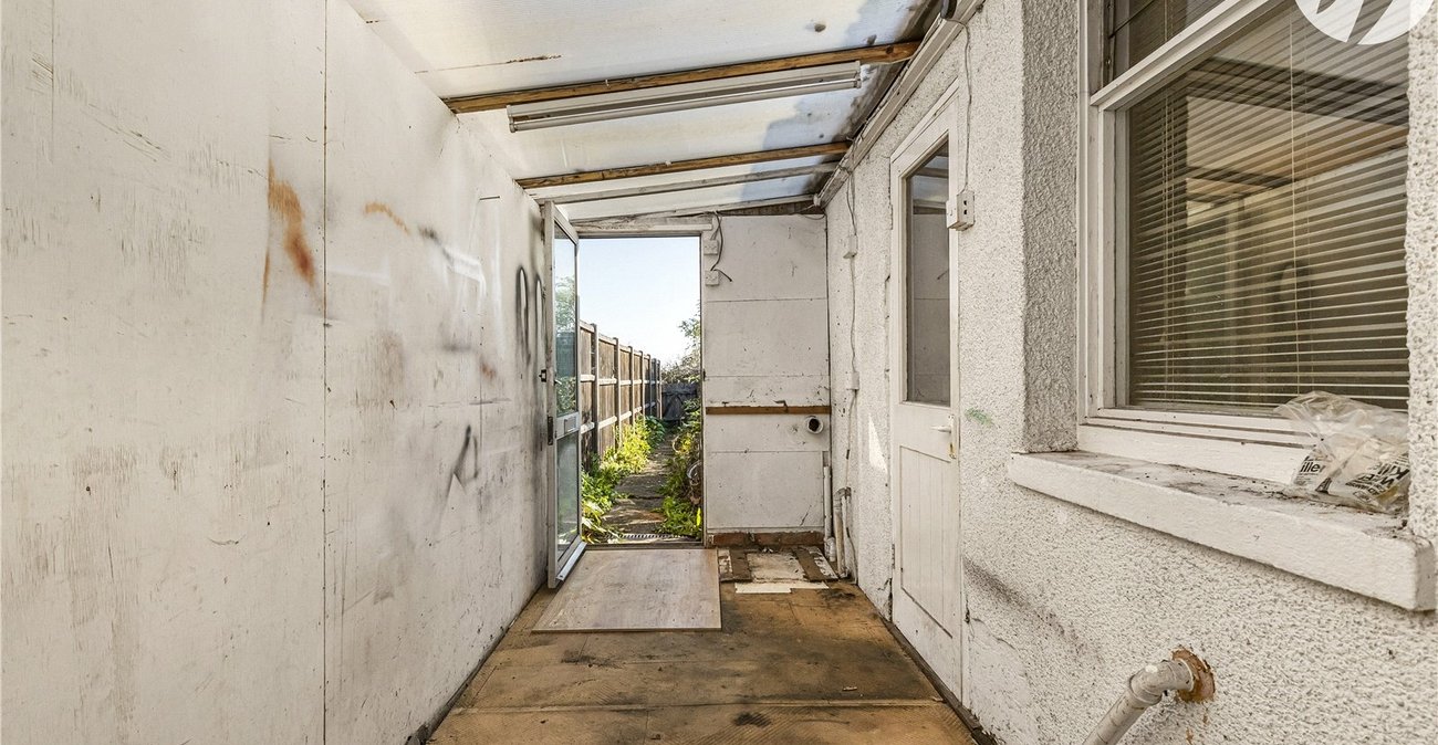 2 bedroom house for sale in Greenhithe | Robinson Jackson