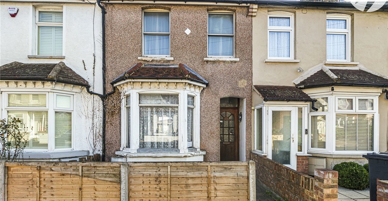 2 bedroom house for sale in Greenhithe | Robinson Jackson