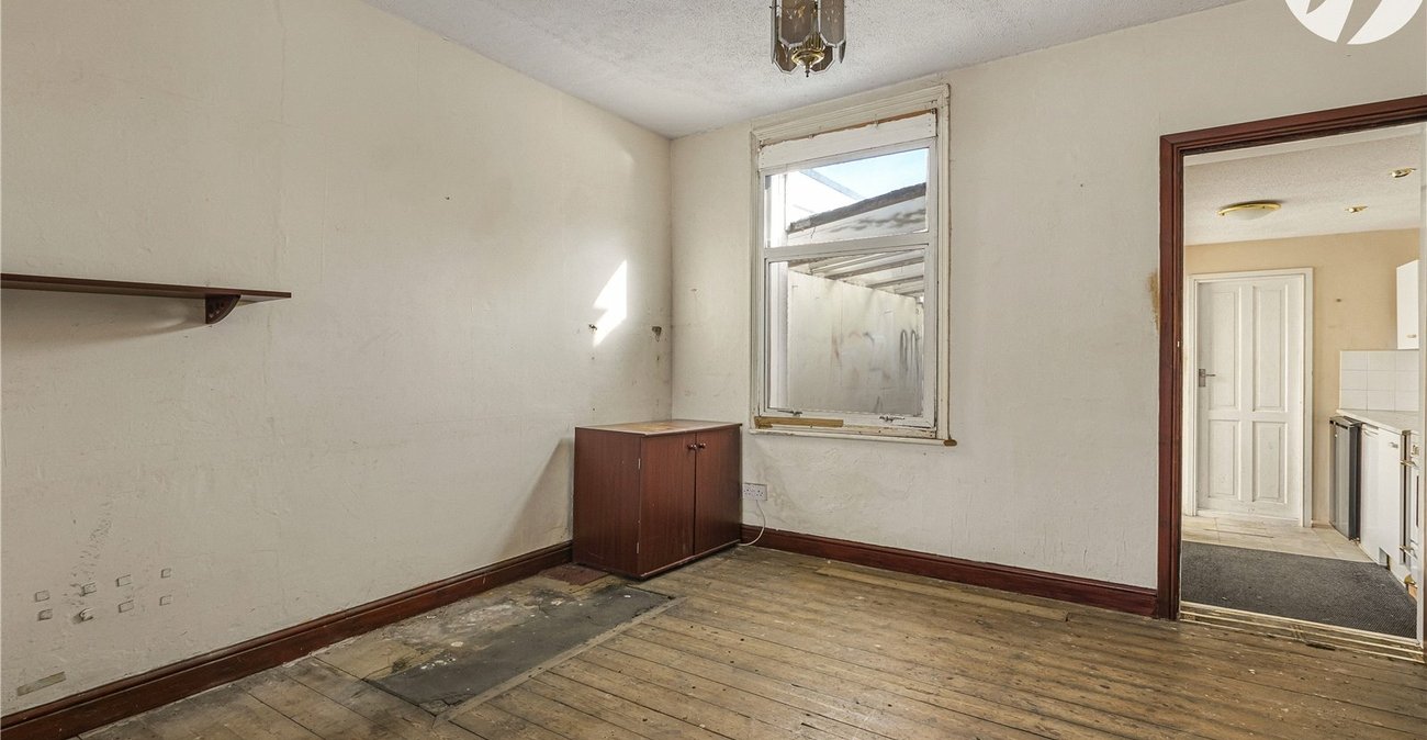 2 bedroom house for sale in Greenhithe | Robinson Jackson