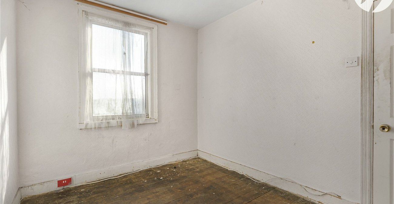 2 bedroom house for sale in Greenhithe | Robinson Jackson