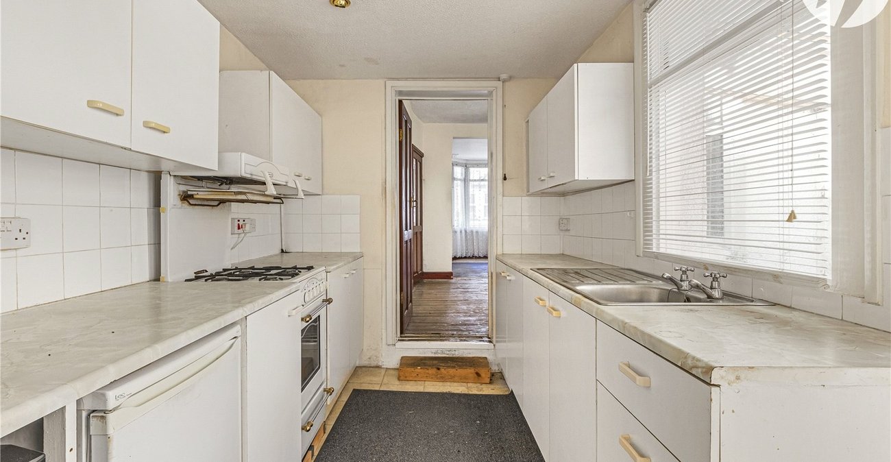 2 bedroom house for sale in Greenhithe | Robinson Jackson