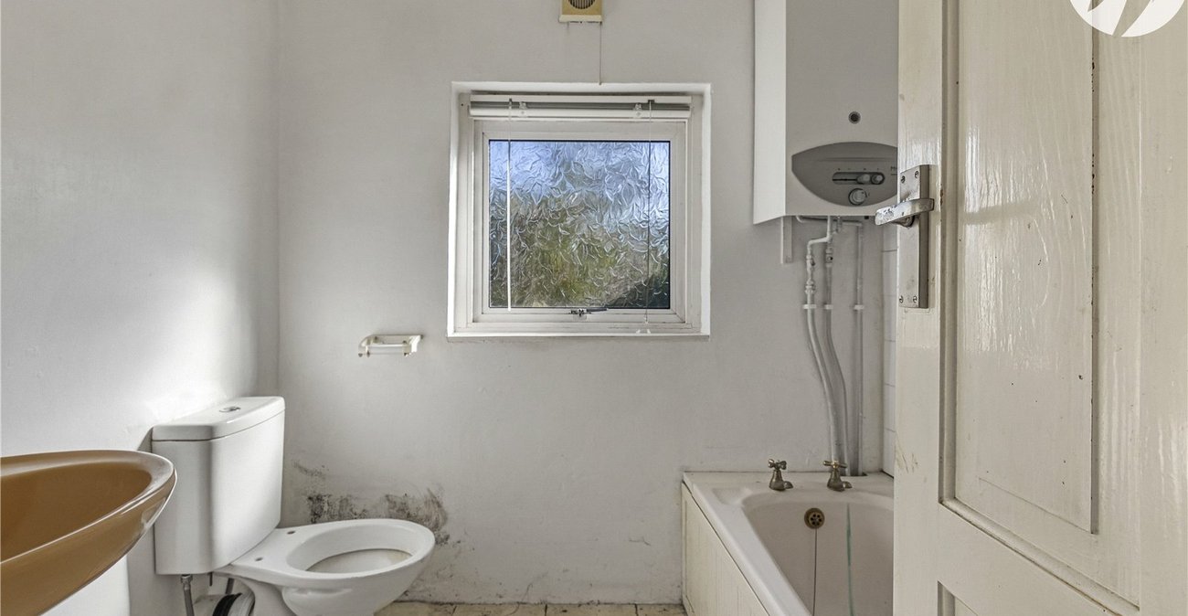 2 bedroom house for sale in Greenhithe | Robinson Jackson