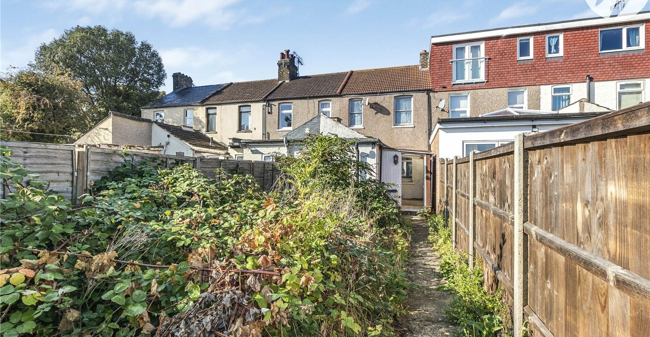 2 bedroom house for sale in Greenhithe | Robinson Jackson