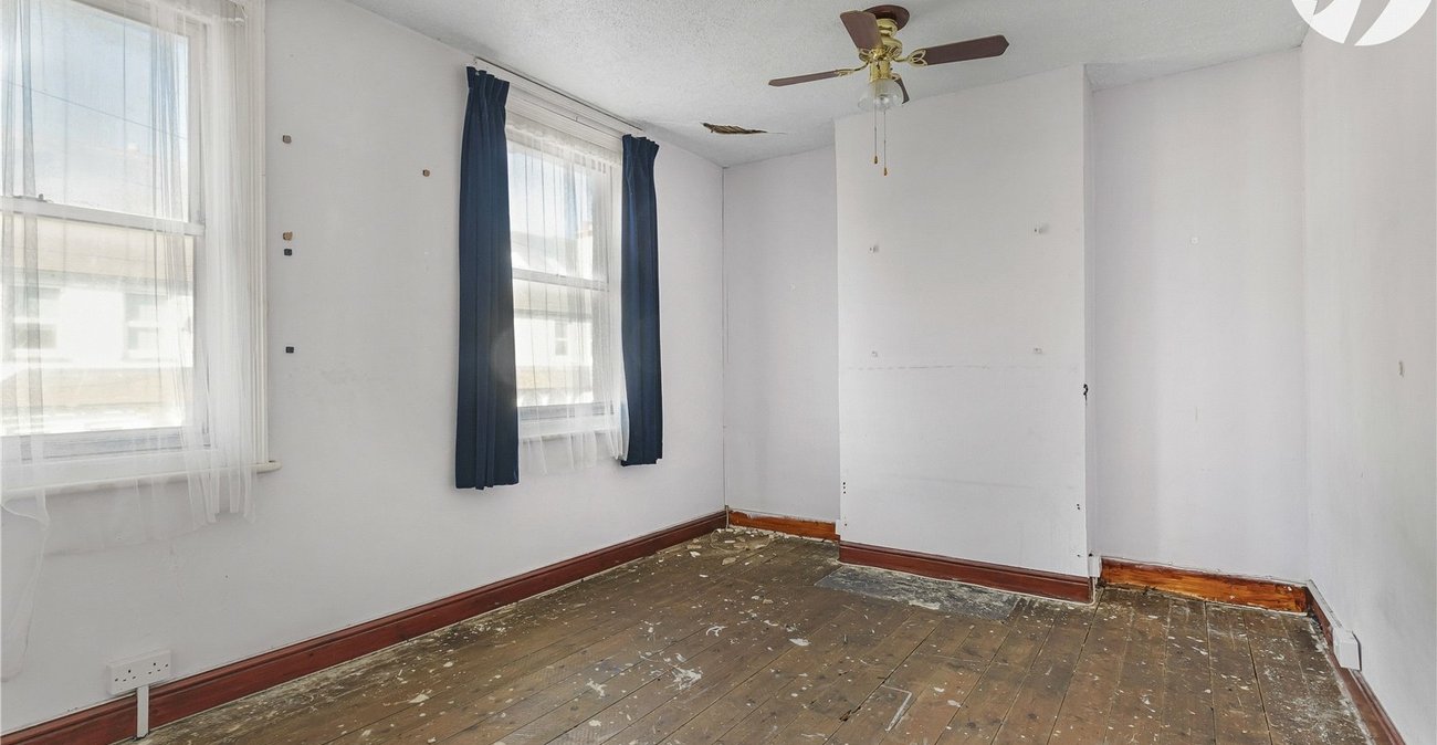 2 bedroom house for sale in Greenhithe | Robinson Jackson