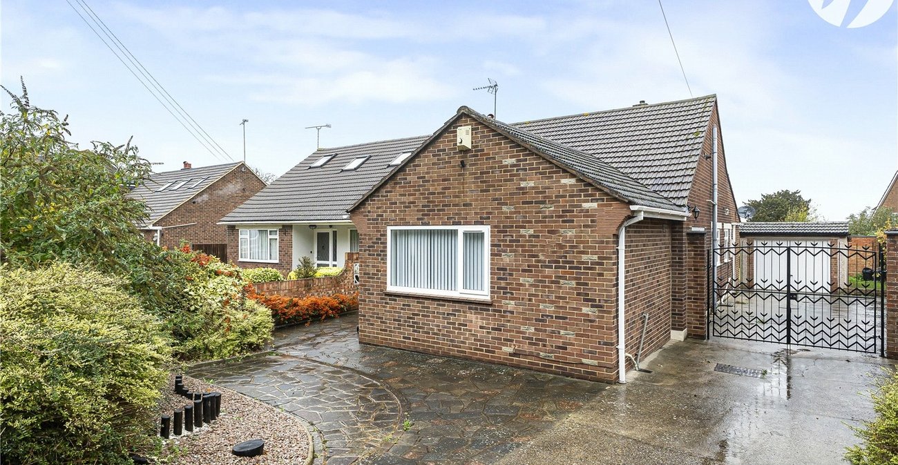 3 bedroom bungalow for sale in Greenhithe | Robinson Jackson