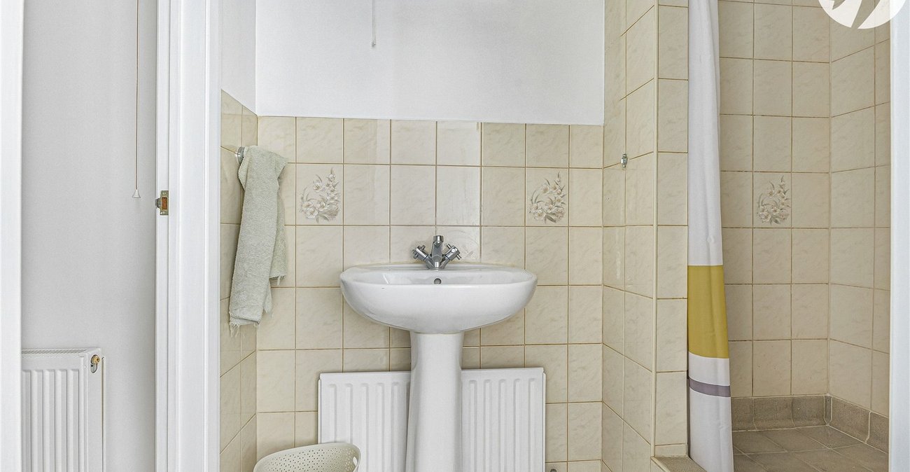 3 bedroom bungalow for sale in Greenhithe | Robinson Jackson