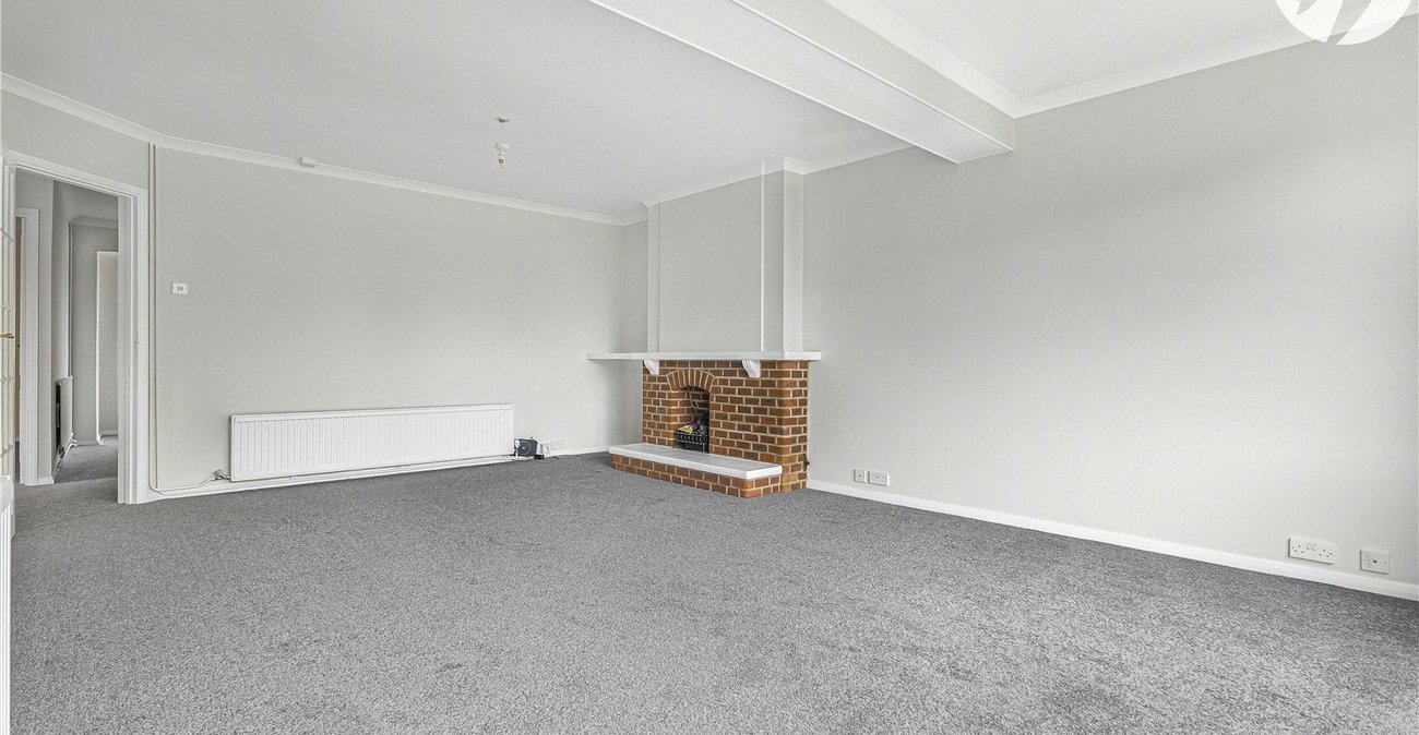 3 bedroom bungalow for sale in Greenhithe | Robinson Jackson