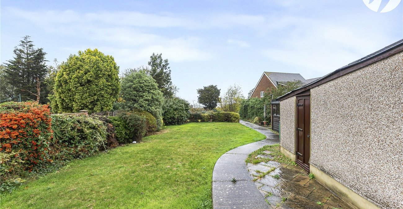 3 bedroom bungalow for sale in Greenhithe | Robinson Jackson