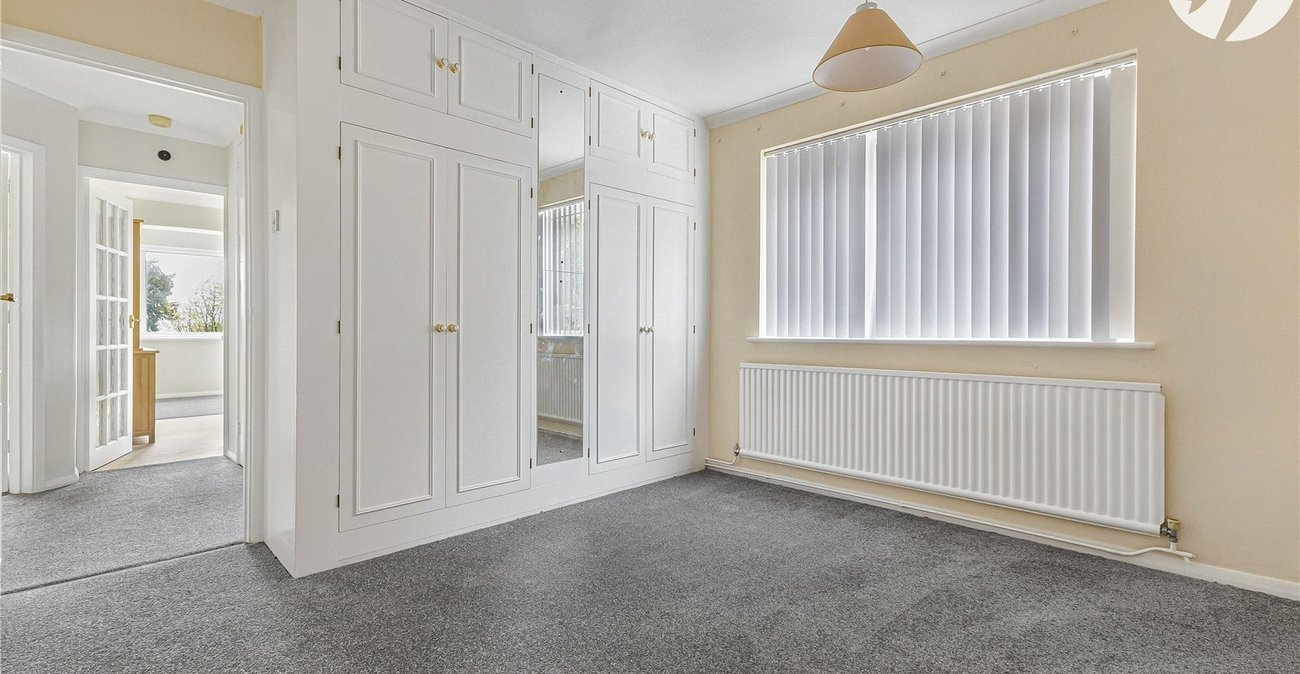3 bedroom bungalow for sale in Greenhithe | Robinson Jackson