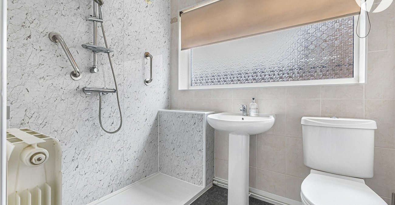 3 bedroom bungalow for sale in Greenhithe | Robinson Jackson