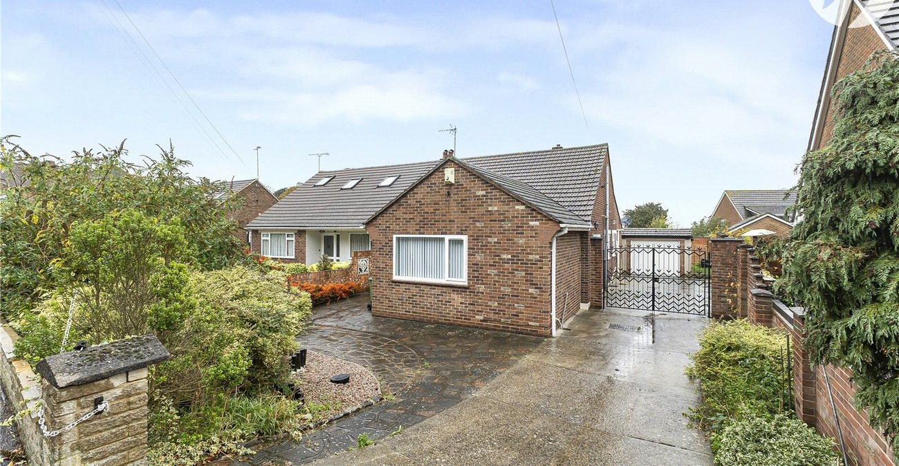 3 bedroom bungalow for sale in Greenhithe | Robinson Jackson