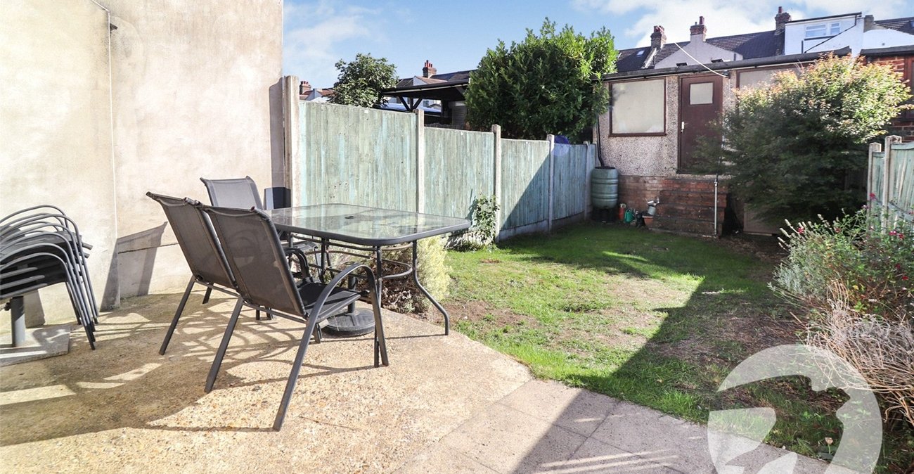 3 bedroom house for sale in Northumberland Heath | Robinson Jackson