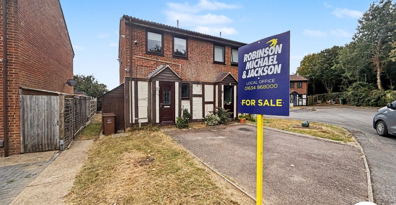 2 bedroom house for sale in Princes Park | Robinson Michael & Jackson