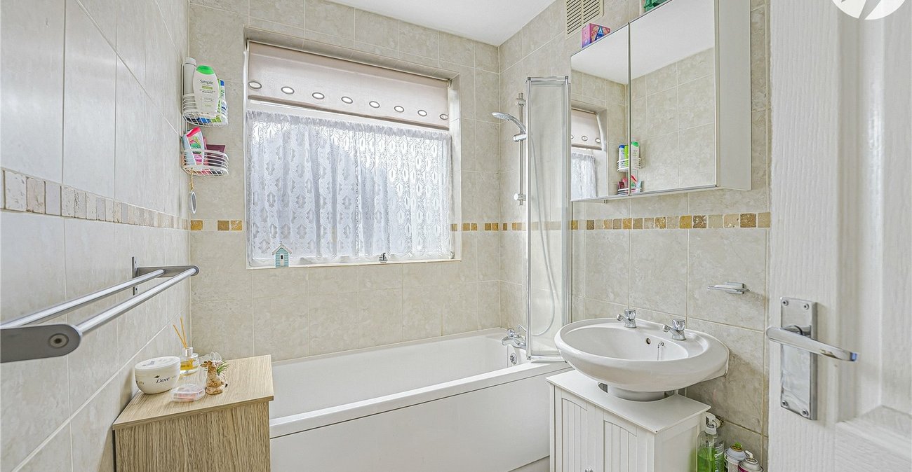 3 bedroom house for sale in Swanscombe | Robinson Jackson