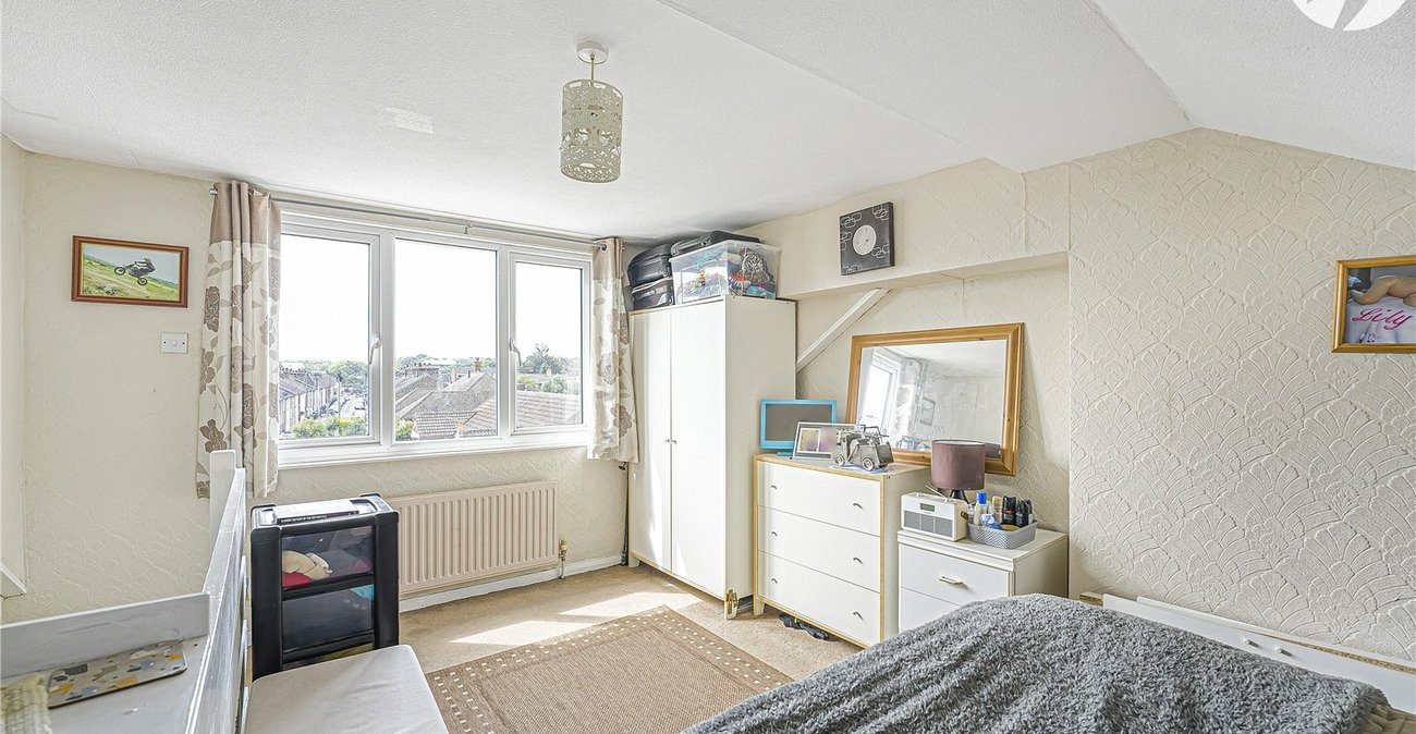 3 bedroom house for sale in Swanscombe | Robinson Jackson