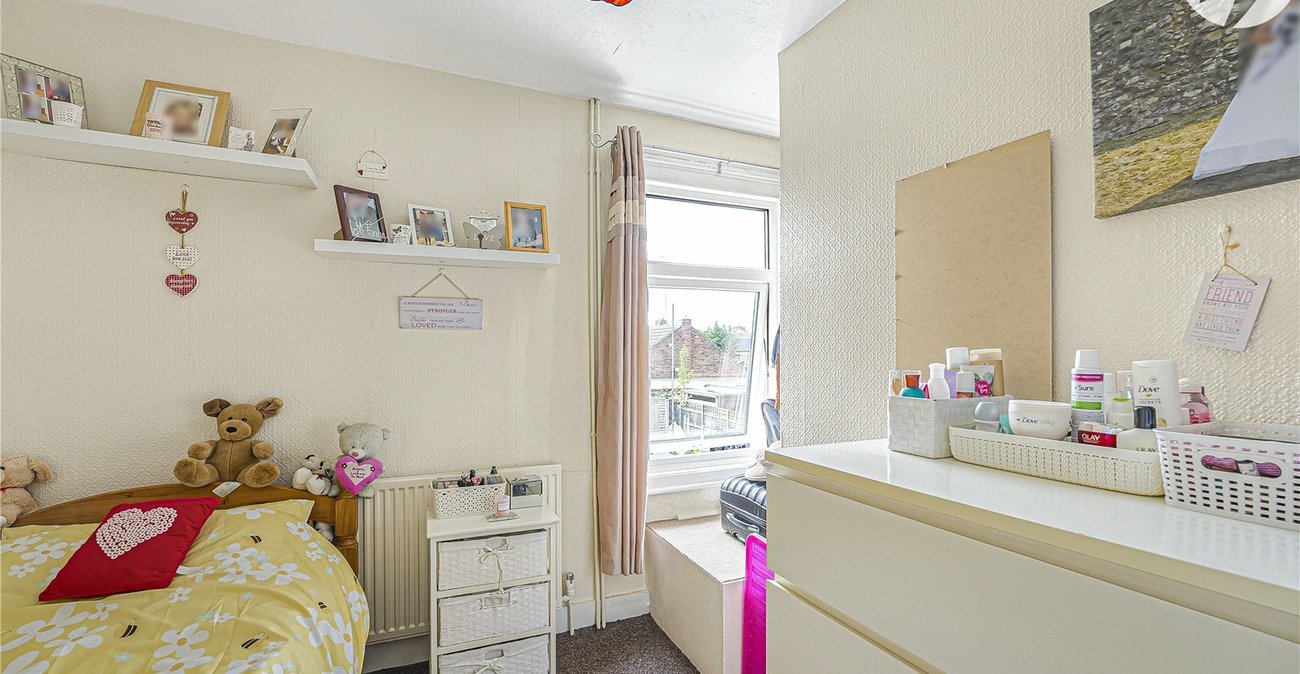 3 bedroom house for sale in Swanscombe | Robinson Jackson