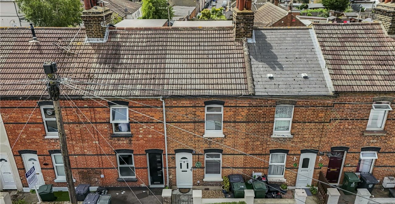 3 bedroom house for sale in Swanscombe | Robinson Jackson