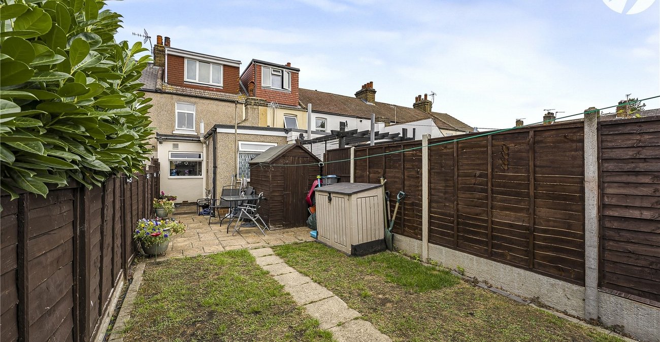 3 bedroom house for sale in Swanscombe | Robinson Jackson