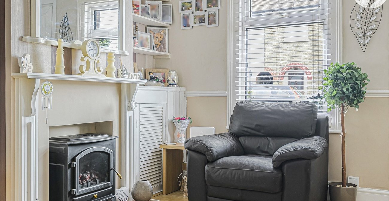 3 bedroom house for sale in Swanscombe | Robinson Jackson