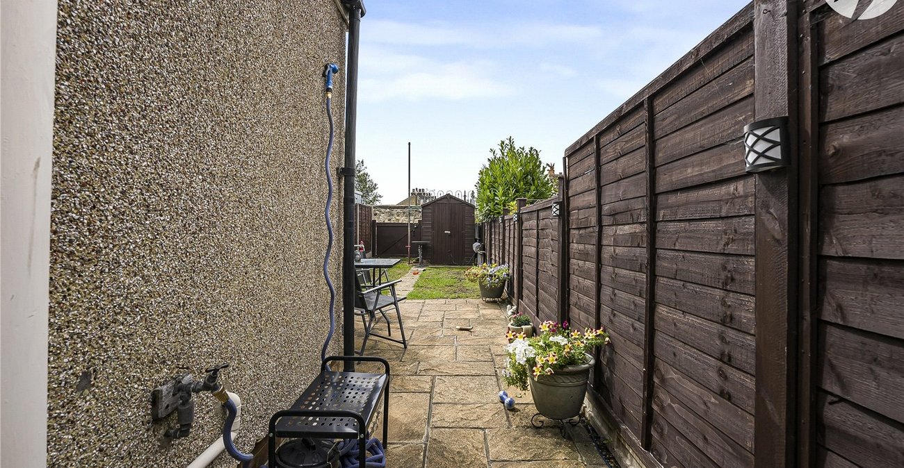 3 bedroom house for sale in Swanscombe | Robinson Jackson